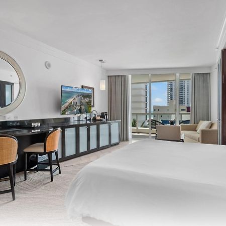 Fontainebleau Resort Balcony W Ocean And City View マイアミビーチ エクステリア 写真
